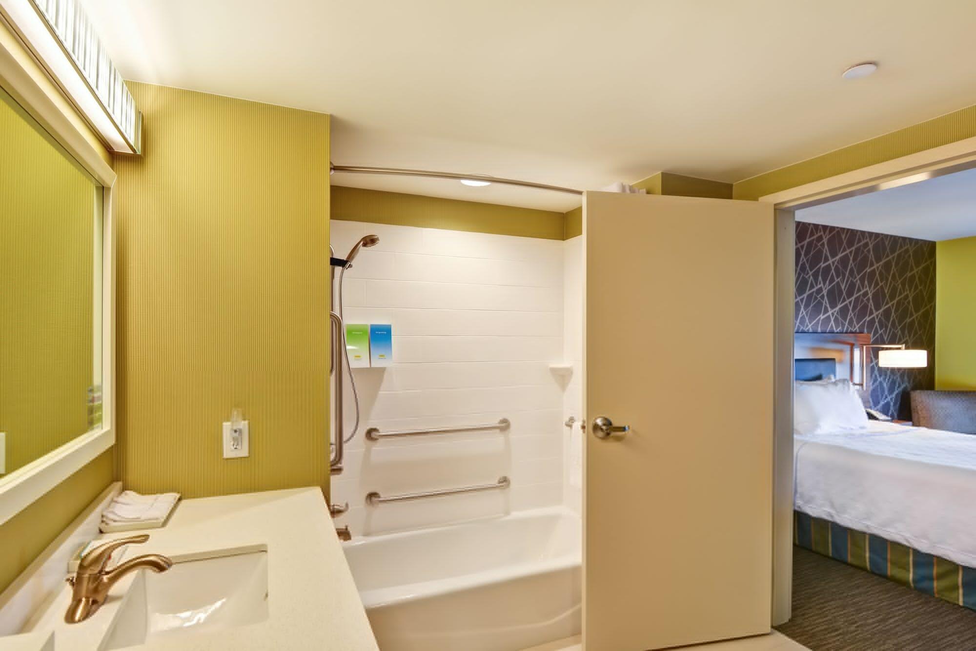 Home2 Suites By Hilton Грийн Бей Екстериор снимка
