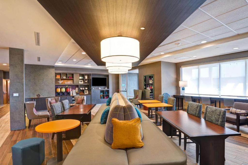 Home2 Suites By Hilton Грийн Бей Екстериор снимка